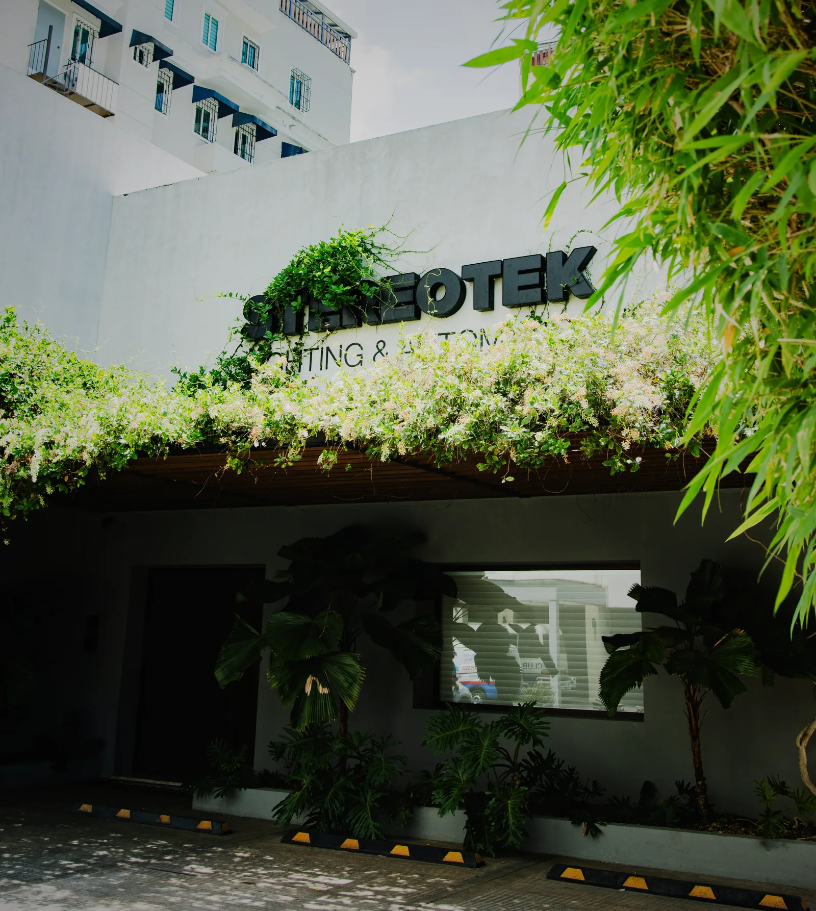 Stereotek showroom entrance in Ensanche Naco, Santo Domingo